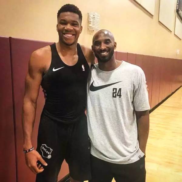 懂球帝12周年120大瞬间1／8决赛：重磅来袭，谁将通往八强？（懂球帝12周年120大瞬间1／8决赛正式打响：谁能挺进八强？）