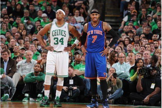 超高人气，一印度女球迷接机时手举标语：梅西，拯救印度足球（人气爆棚，印度女球迷机场举牌呼喊：梅西，请拯救印度足球）