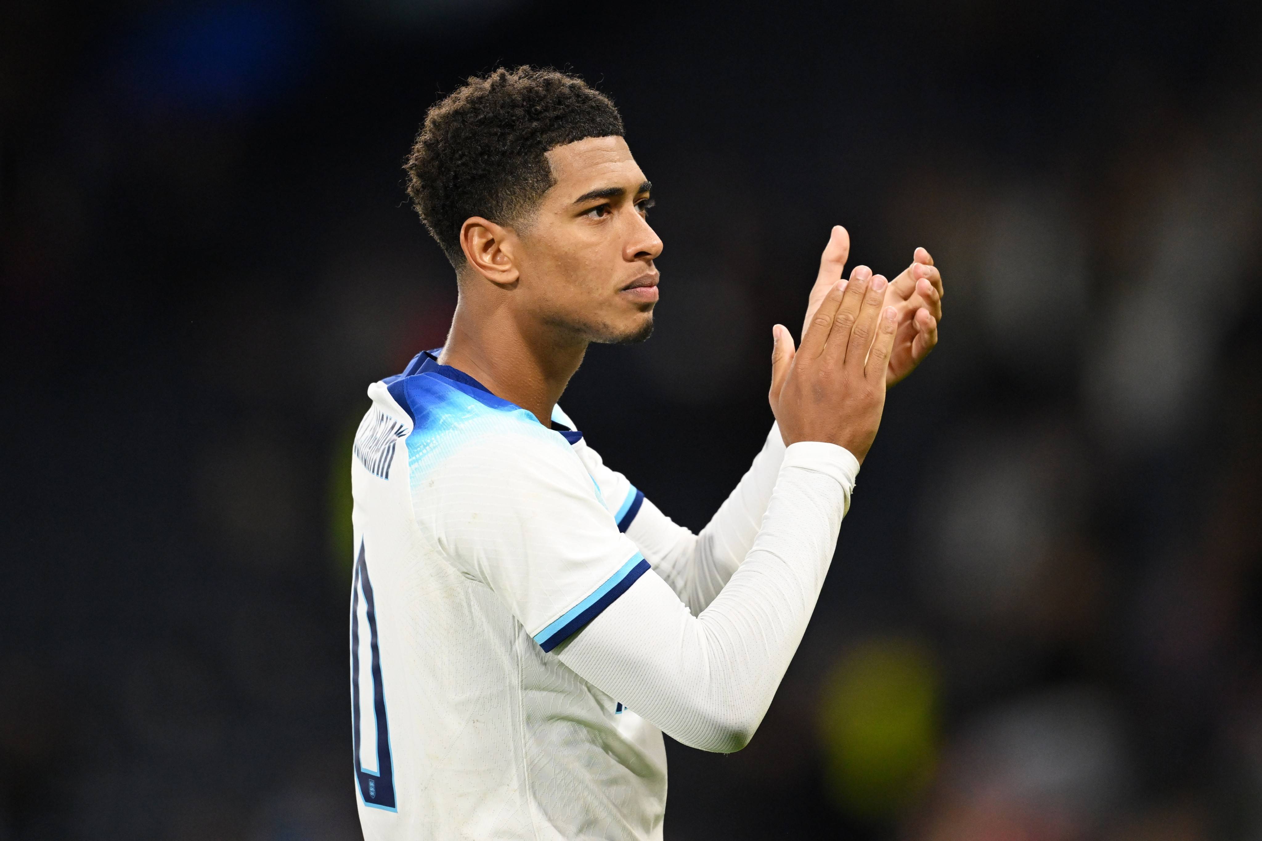 郭昊文赛场神表现，三分球绝杀四川队（郭昊文惊艳发挥，压哨三分绝杀四川队）