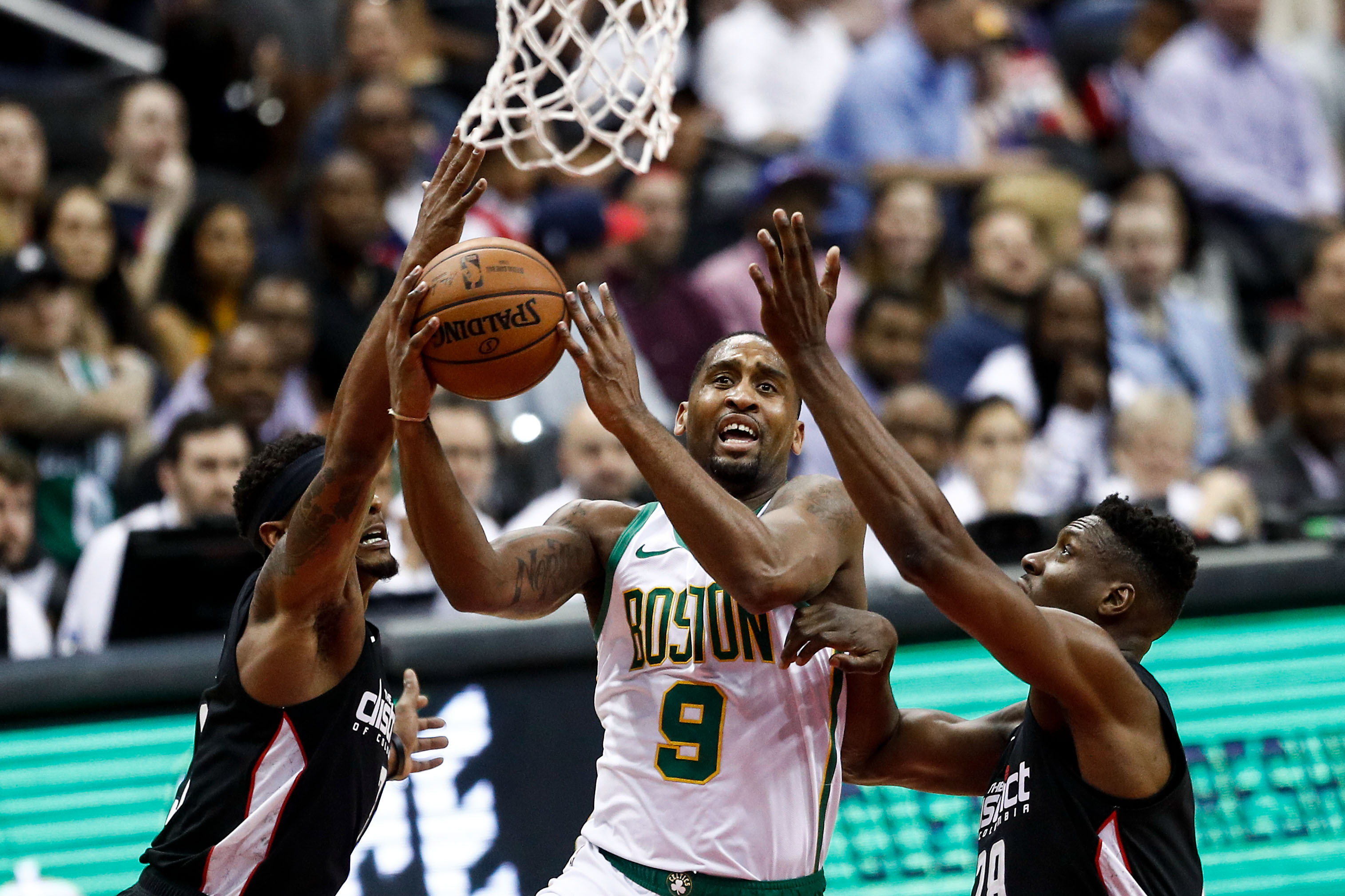 篮球场上最伤人的五个动作（篮球场上最易致伤的五大动作）