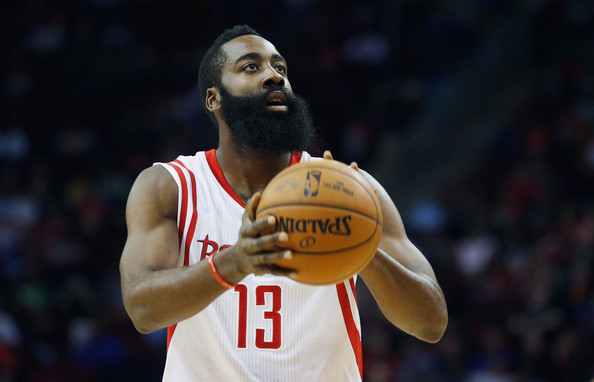 离40+三双仅差1板！拉拉维亚社媒调侃东契奇：你再抢个板啊（东契奇距40+三双只差1板！拉拉维亚社媒打趣：再抢一个啊）