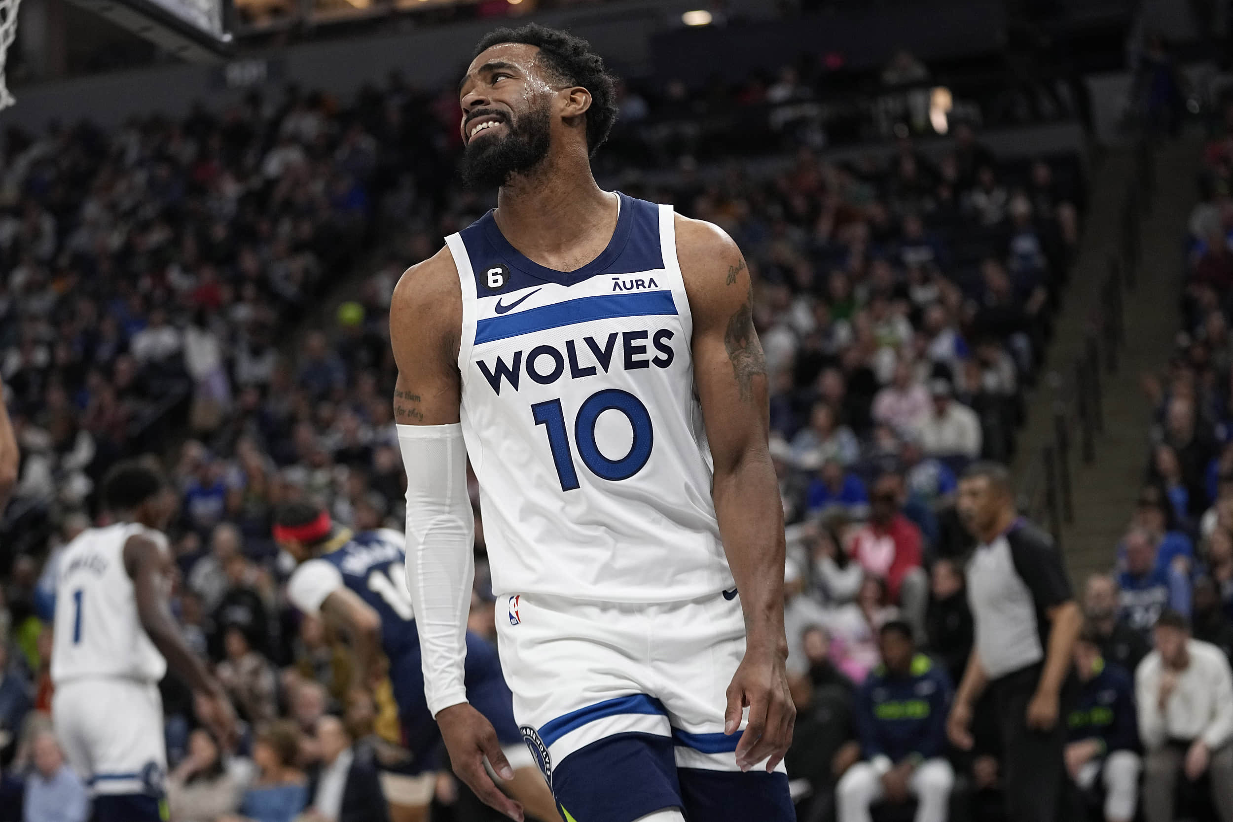 重庆铜梁龙冲超成功，重庆足球时隔4个赛季重返中超联赛（重庆铜梁龙成功升入中超，重庆足球时隔四年重返顶级赛场）