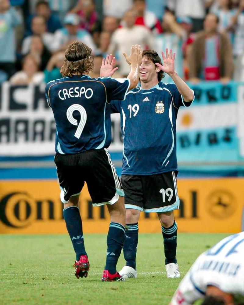 “苏超番外篇”，南京VS苏州足球对抗赛已有超5000人预约看球（苏超特别场：南京对苏州足球对决，预约观赛人数突破5000）