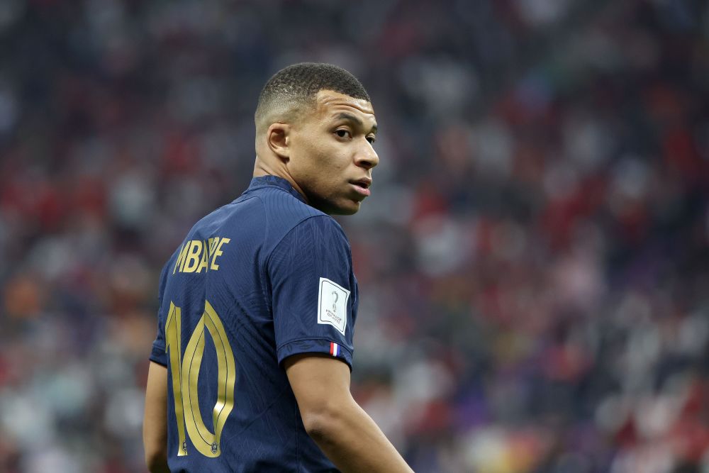 一场3-0让西甲争冠格局大乱，前2只差1分，姆巴佩追平C罗神纪录（3-0大胜搅乱西甲争冠版图：前两名仅差1分，姆巴佩追平C罗神级纪录）