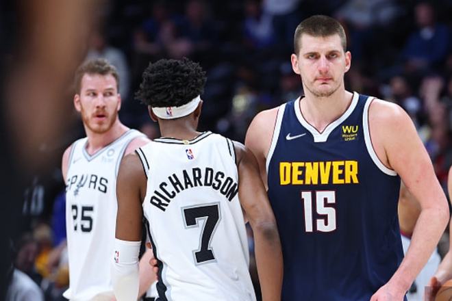 杜兰特连续得分，锁定胜局（杜兰特连砍得分，终结悬念）