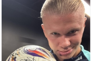 拉卡泽特回到酋长球场，观看并解说枪手对阵拜仁的比赛（拉卡泽特重返酋长，现场解说阿森纳大战拜仁）