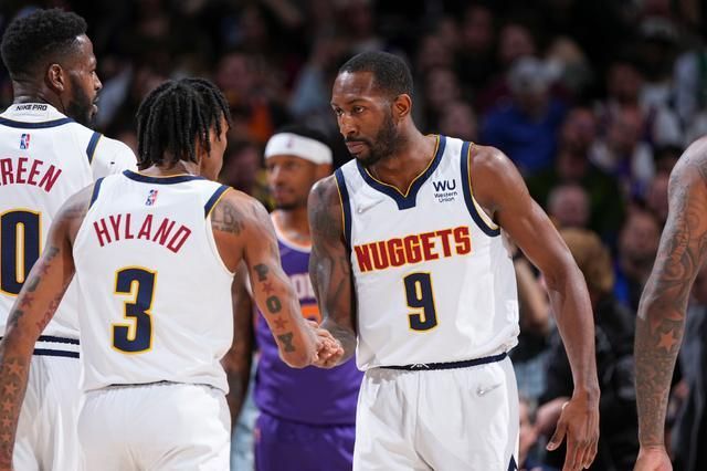 半场战报-勇士58-57魔术 巴特勒16分 库里三分6中0 班凯罗14+8（半场速报：勇士58-57微弱领先魔术，巴特勒砍16分，库里三分6投0中，班凯罗14分8篮板）